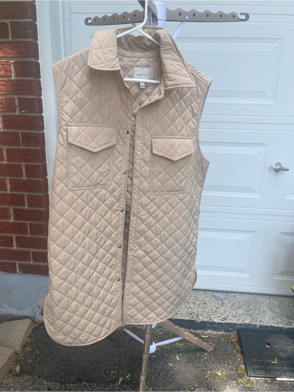 Love Tree Quilted Vest in Light Beige